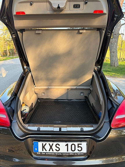 Porsche Panamera 4 9 of 15
