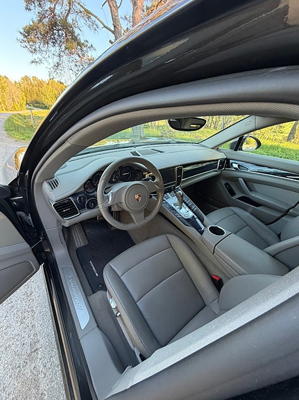 Porsche Panamera 4 13 of 15