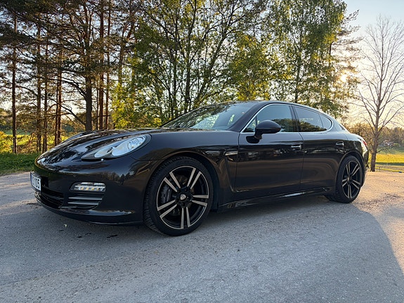 Porsche Panamera 4 5 of 5