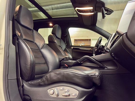 Porsche Cayenne 19 of 24