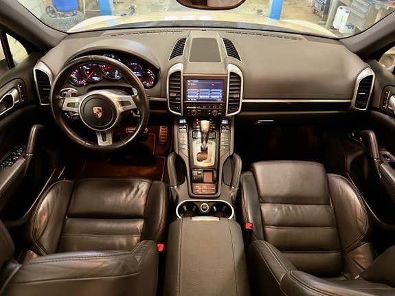 Porsche Cayenne 10 of 24