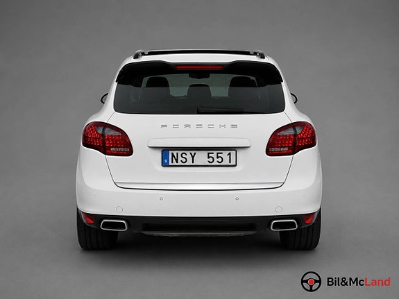 Porsche Cayenne 4 of 5