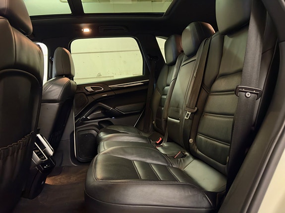 Porsche Cayenne 17 of 24