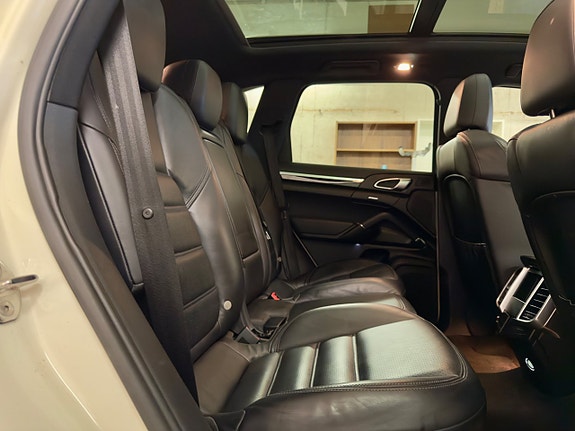 Porsche Cayenne 20 of 24