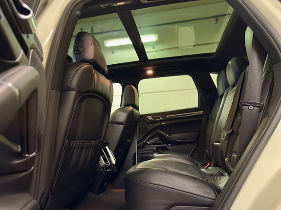 Porsche Cayenne 16 of 24