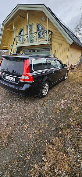 Volvo V70 2 of 5