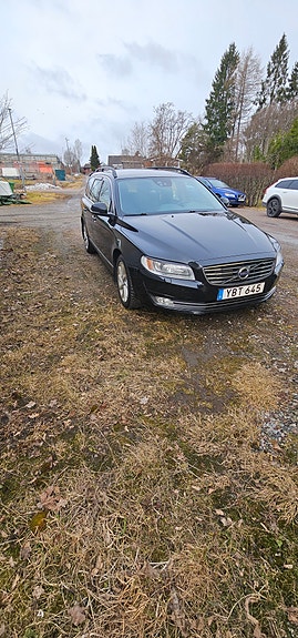 Volvo V70 3 of 5