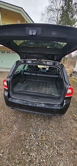 Volvo V70 8 of 9