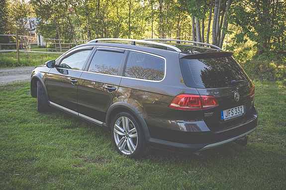 Volkswagen Passat Alltrack 3 of 5