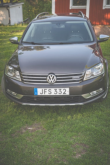 Volkswagen Passat Alltrack 2 of 5