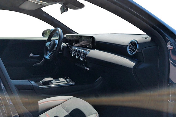 Mercedes-Benz A250 e 9 of 12