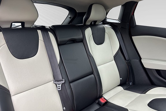 Volvo V40 Cross Country 12 of 13
