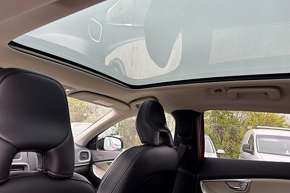 Volvo V40 Cross Country 13 of 13