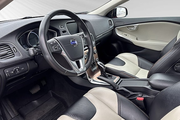 Volvo V40 Cross Country 8 of 13