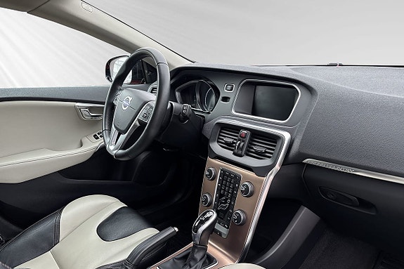 Volvo V40 Cross Country 11 of 13