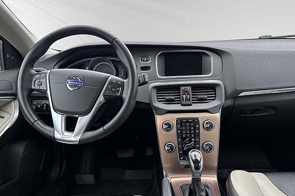 Volvo V40 Cross Country 10 of 13