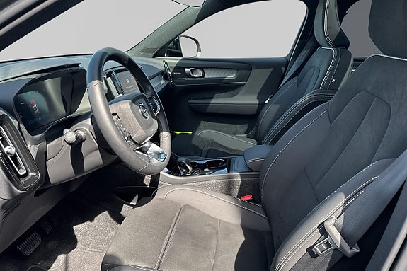 Volvo EX40 4 of 5