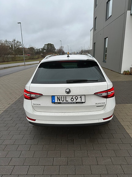 Skoda Superb 3 of 4
