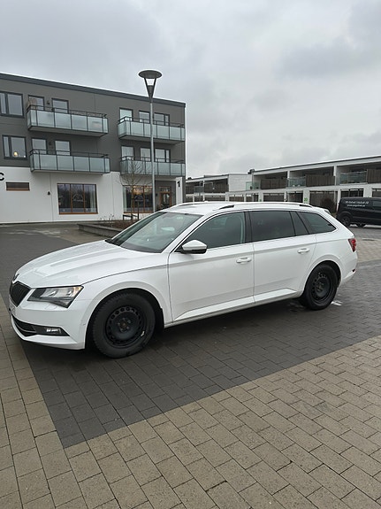 Skoda Superb 2 of 4