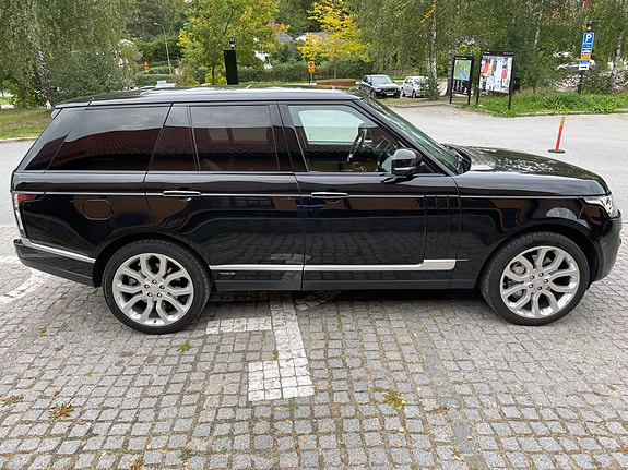 Land Rover Range Rover 2 of 5