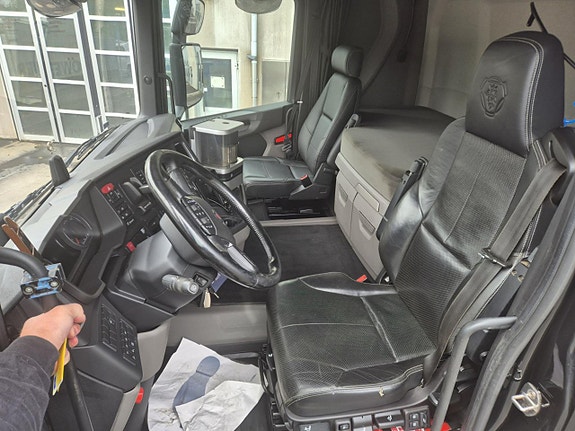 Scania R580 B6x2NB 5 of 14