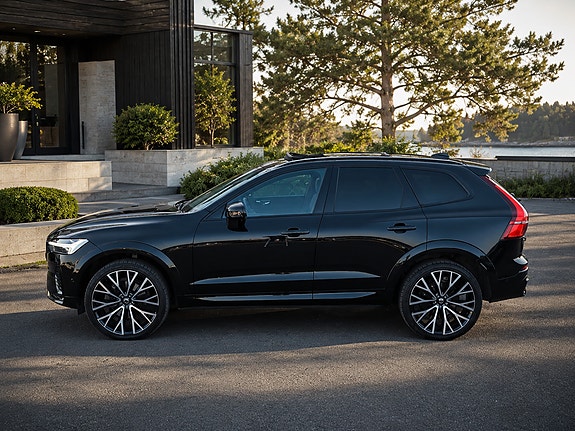 Volvo XC60 2 of 5