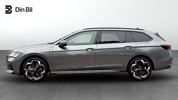 Skoda Superb 2 of 5