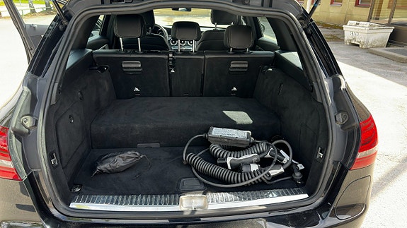 Mercedes-Benz C300 8 of 13