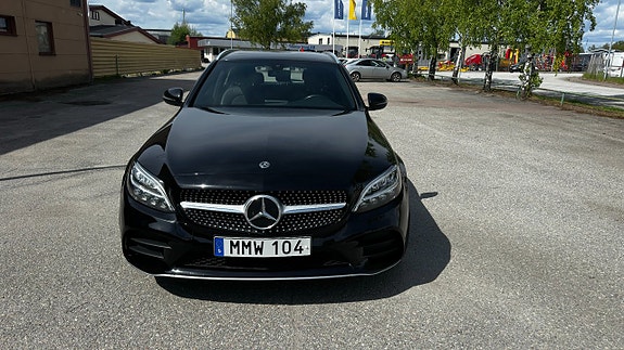 Mercedes-Benz C300 3 of 5