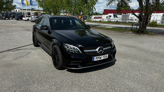 Mercedes-Benz C300 2 of 5