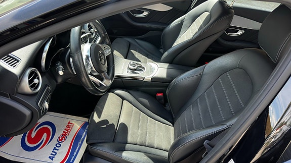 Mercedes-Benz C300 11 of 13