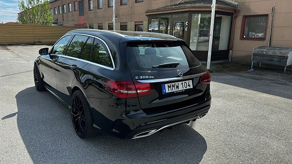 Mercedes-Benz C300 5 of 5