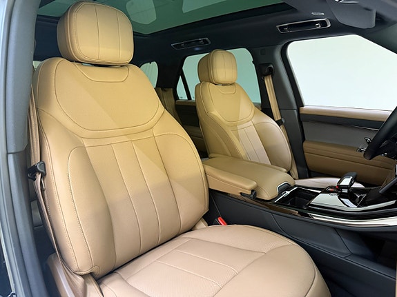 Land Rover Range Rover Sport 16 of 23