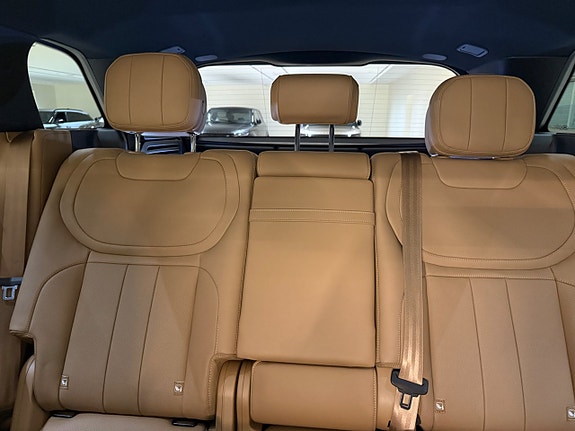 Land Rover Range Rover Sport 18 of 23