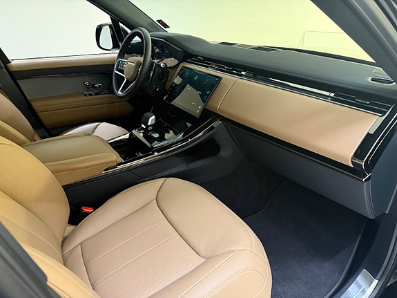 Land Rover Range Rover Sport 17 of 23
