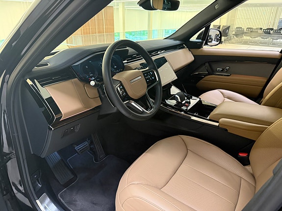 Land Rover Range Rover Sport 8 of 23