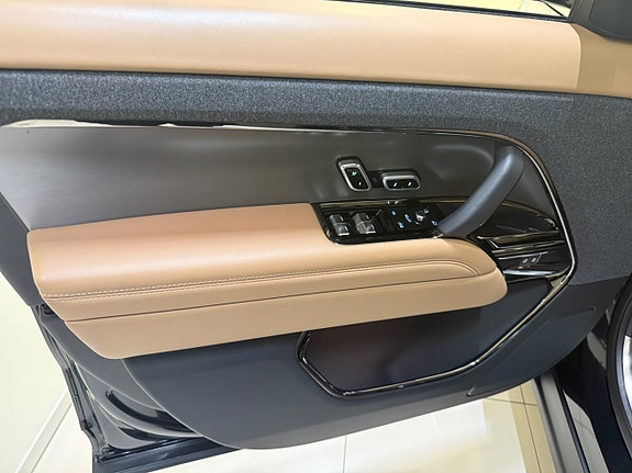 Land Rover Range Rover Sport 10 of 23