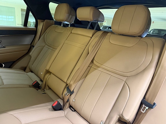 Land Rover Range Rover Sport 19 of 23