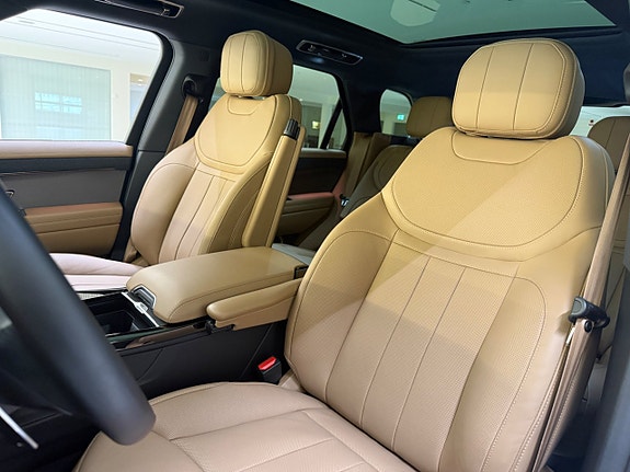 Land Rover Range Rover Sport 9 of 23