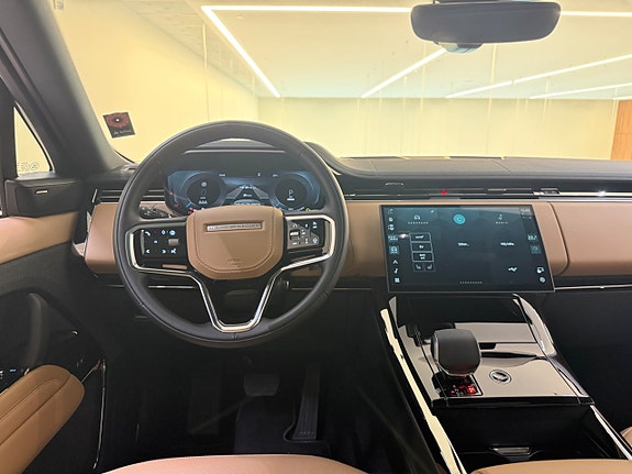 Land Rover Range Rover Sport 12 of 23