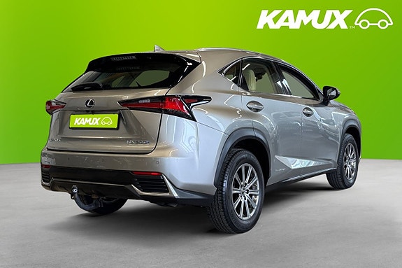 Lexus NX300h 4 of 5