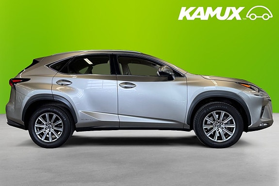 Lexus NX300h 2 of 5