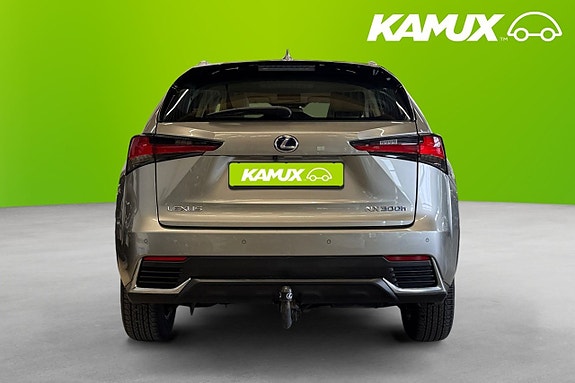 Lexus NX300h 5 of 5