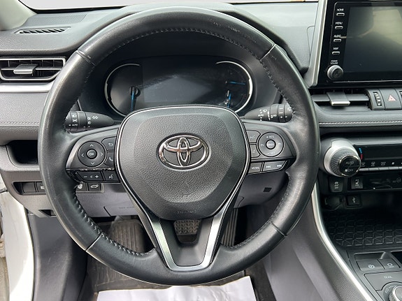 Toyota RAV4 12 of 22