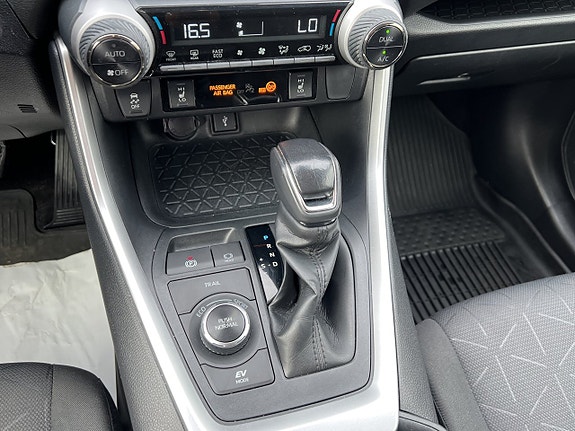 Toyota RAV4 14 of 22