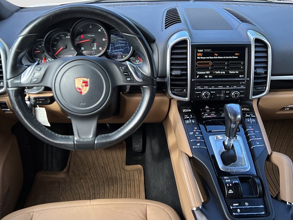 Porsche Cayenne 13 of 23