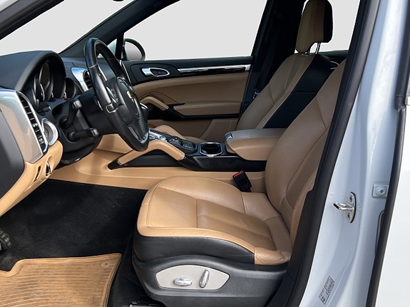 Porsche Cayenne 10 of 23