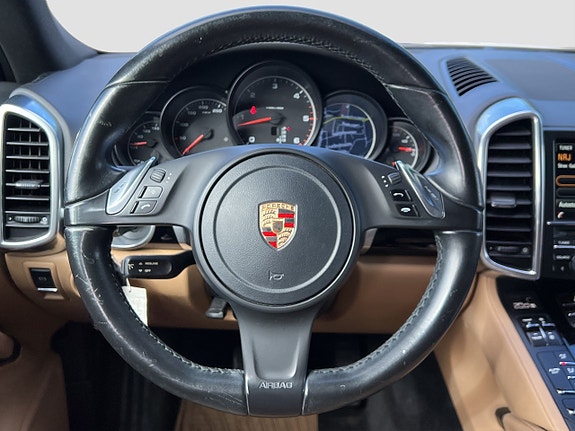 Porsche Cayenne 11 of 23