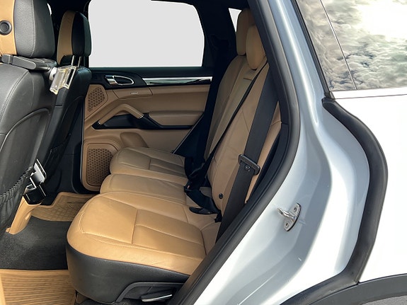 Porsche Cayenne 21 of 23