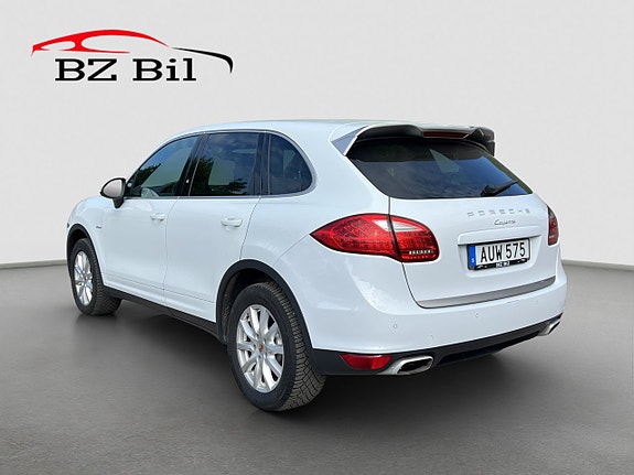 Porsche Cayenne 3 of 5